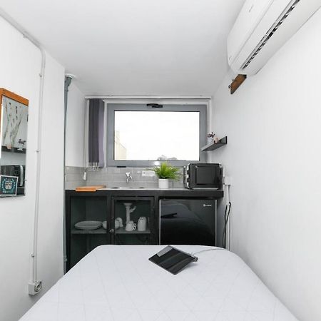 Monastiraki Citycenter Sleepbox- Unspoiled Athens Apartments エクステリア 写真