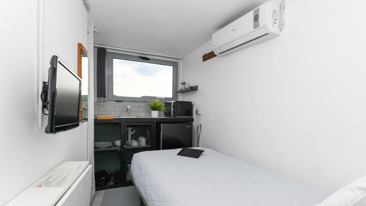 Monastiraki Citycenter Sleepbox- Unspoiled Athens Apartments エクステリア 写真