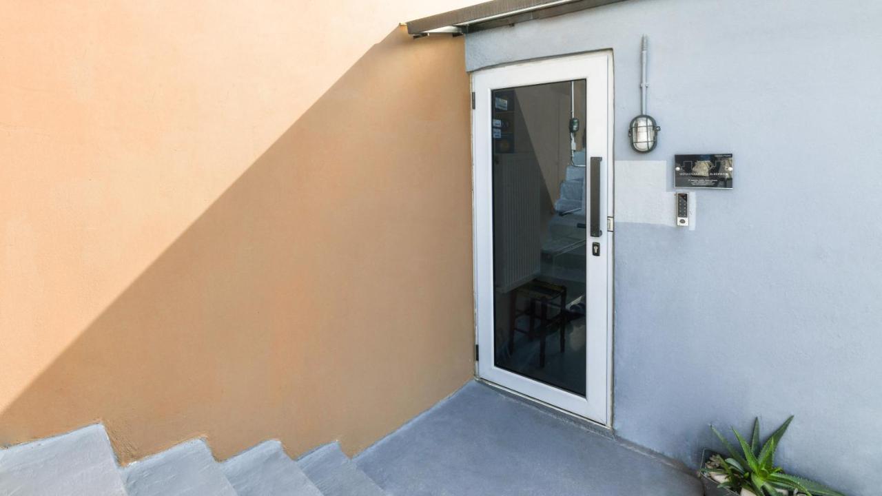 Monastiraki Citycenter Sleepbox- Unspoiled Athens Apartments エクステリア 写真